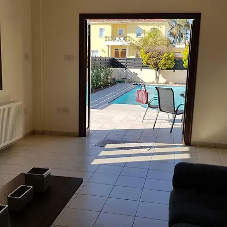 Veniz Villa Aradhippou