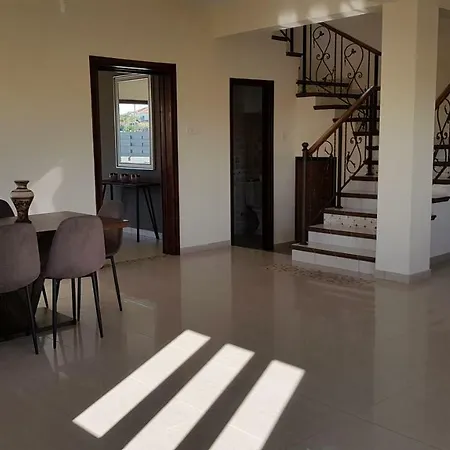 Veniz Villa Aradhippou